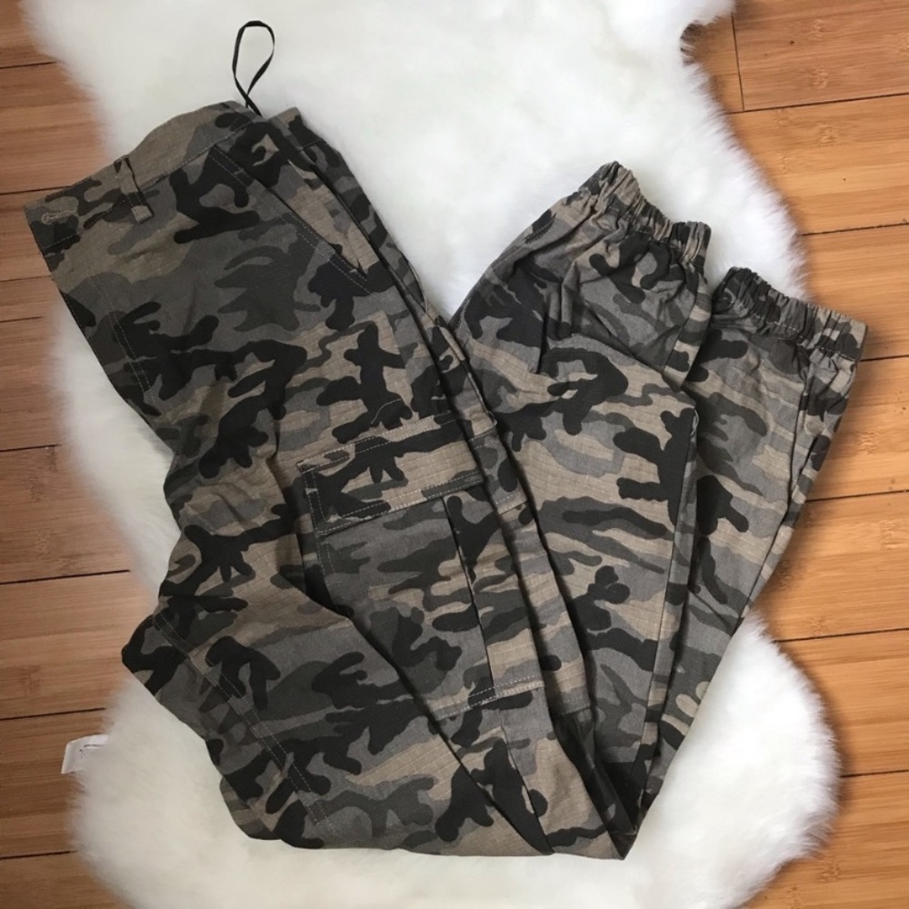 PrettyLittleThing Camo Joggers